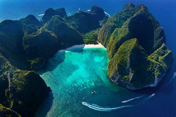 Tour Of Phi Phi Islands In Thailand By Speedboat